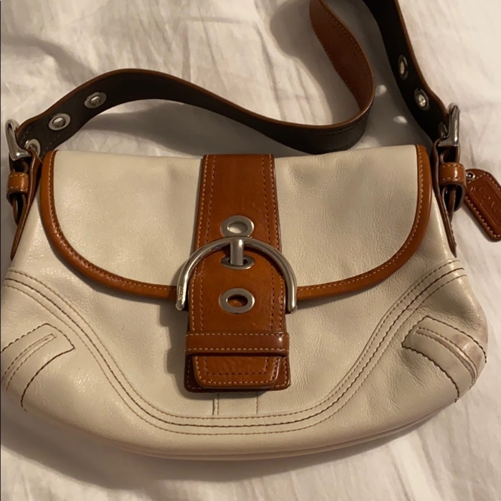 COACH shoulder bag. Cream & peanut butter